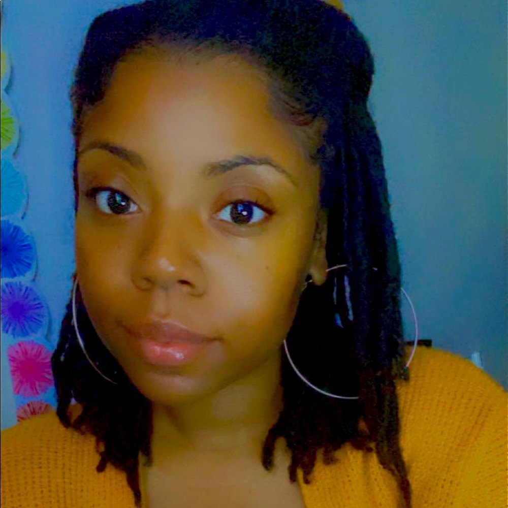 Meet your Posher, Alexis
